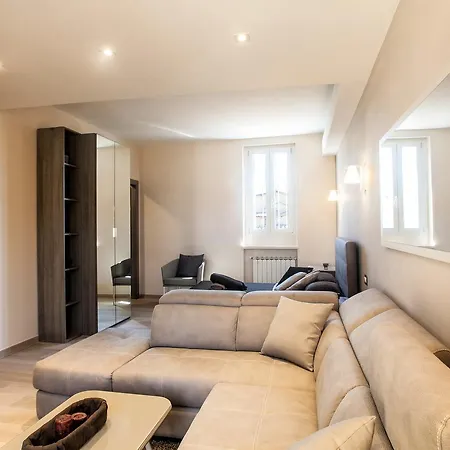 Spanish Steps Design Penthouse With Terrace Lejlighed