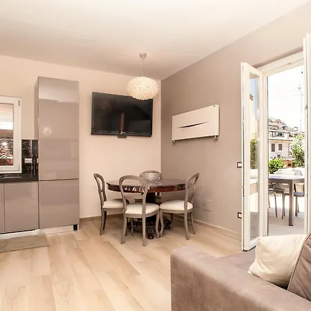 Spanish Steps Design Penthouse With Terrace شقة *